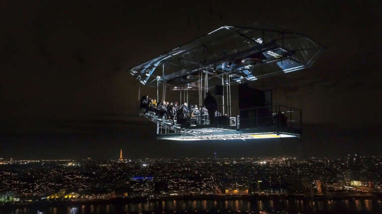 Spectacular event experience with a projection suspended in the air above Paris