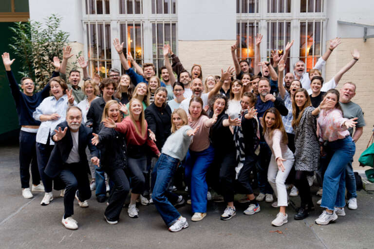 An enthusiastic group photo of the Belgian team OVAL.